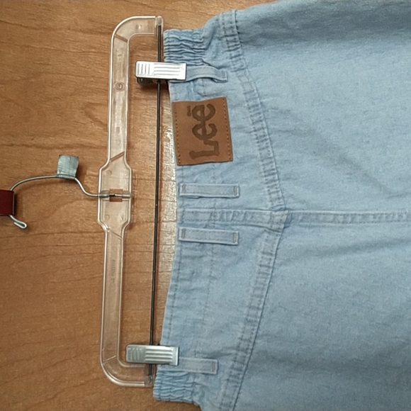 Lee ladies light wash shorts NWOT size 10 M. - Picture 9 of 15
